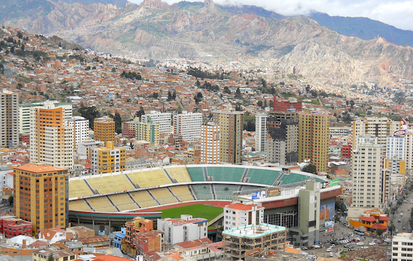 Lo stadio "Hernando Siles" a La Paz, in Bolivia