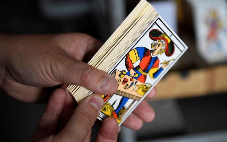 Farsi Fare Le Carte Troppo Spesso