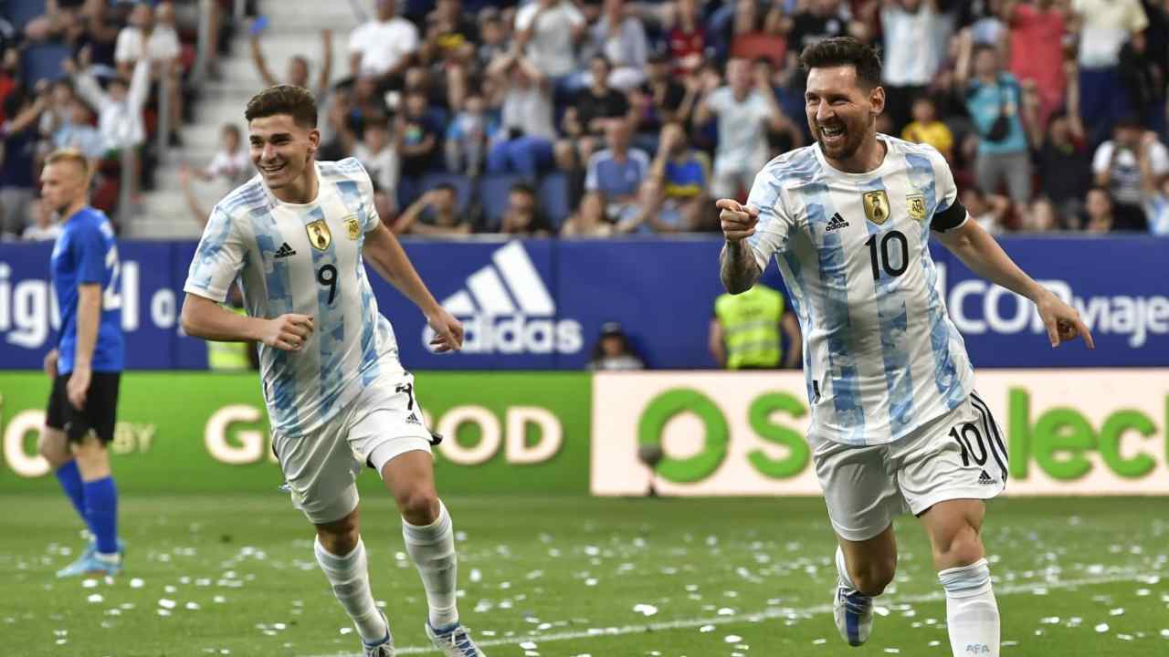Messi supera Maradona