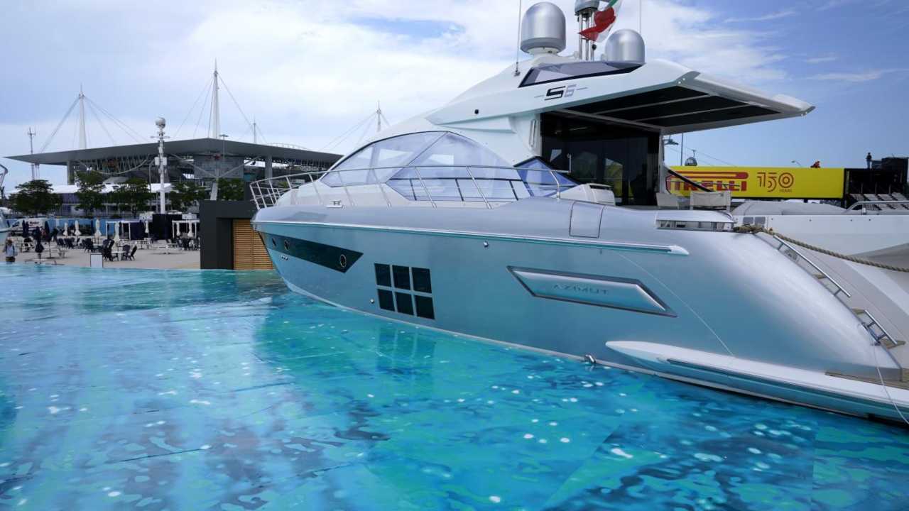 Allenatore beccato con la giornalista