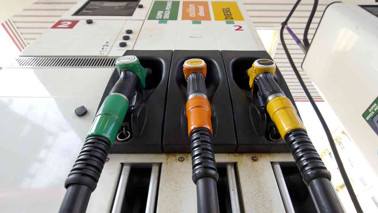 Bonus carburanti di 200 euro per i lavoratori