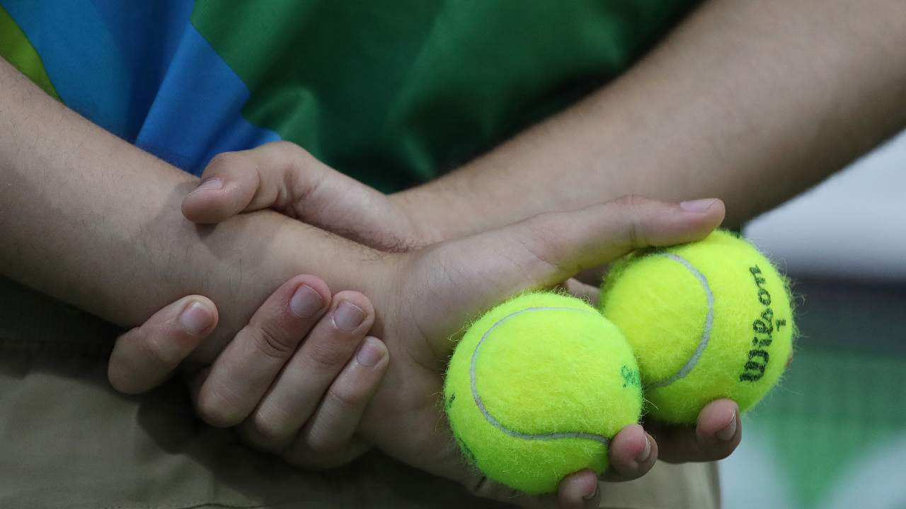 Tennis tra spacchi e tacchi a spillo: la foto fa girare la testa ai tifosi