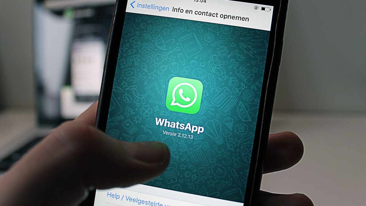 WhatsApp, non dovresti mai farlo: la multa è in agguato