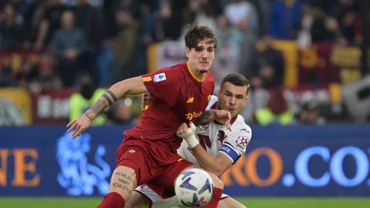 TV PLAY | Calciomercato, intreccio Leao-Roma: "Al Milan per 35 milioni"