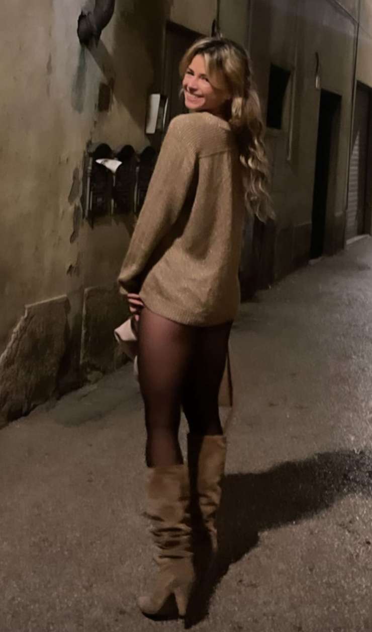 Camila Giorgi, beato chi la incontra: la passerella sexy stende i fan