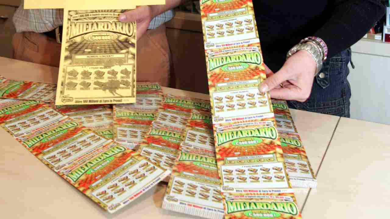 Gratta e vinci, occhio al "graffio": c'è chi ha barato