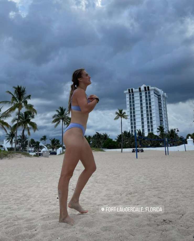 Tennis, caldo torrido in Florida: curve bollenti e foto da capogiro