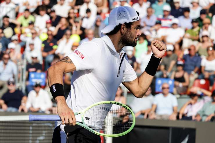 Berrettini sfida Mercoledì Addams: tra martelli e magie la gara è su Netflix