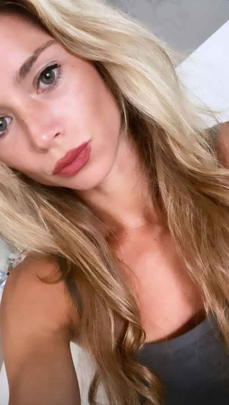 Camila Giorgi, rebus con selfie supersexy: messaggio in codice su Instagram