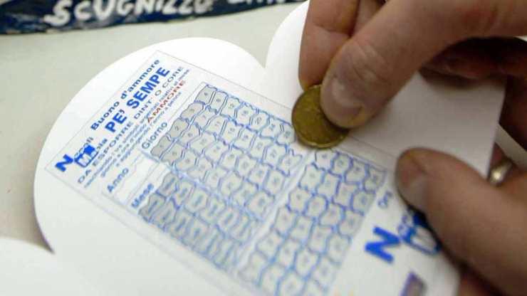 Gratta e vinci, l'inganno da 50mila euro è un terno al Lotto: tintinnio di manette
