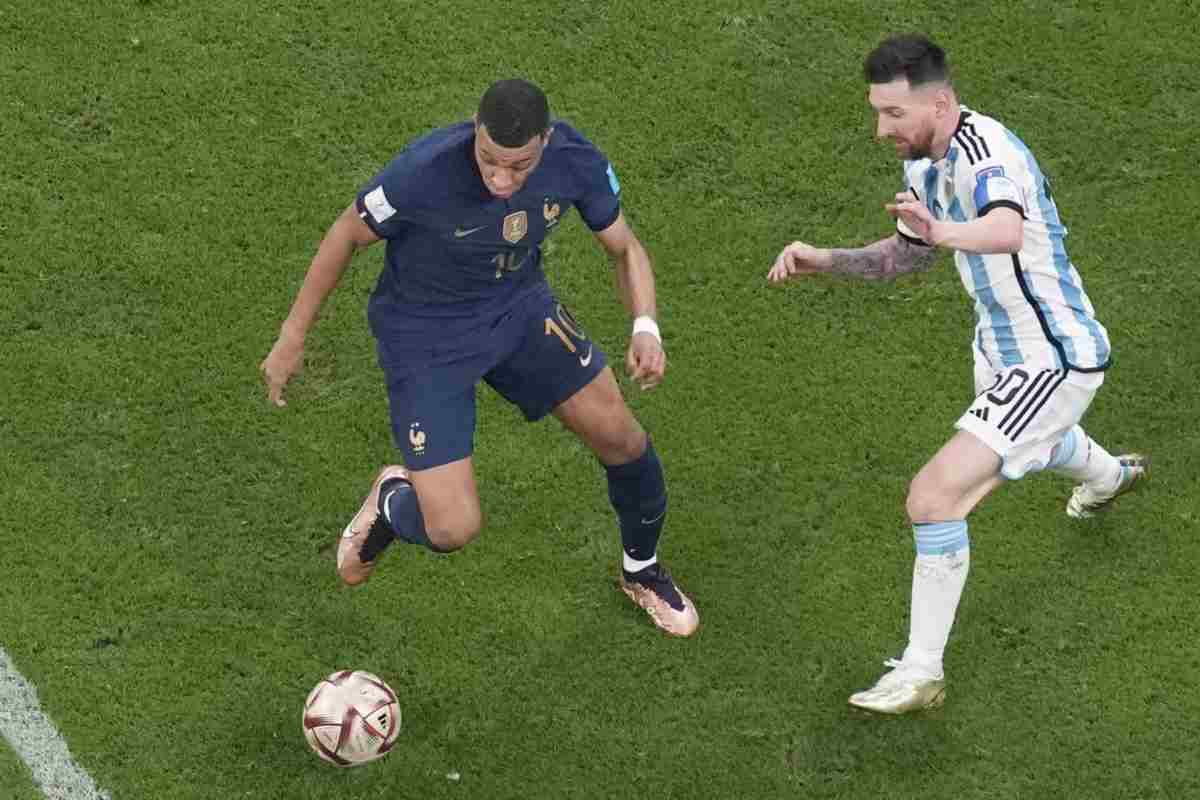 PSG, rottura tra Messi e Mbappé: video inequivocabile, ne resterà solo uno