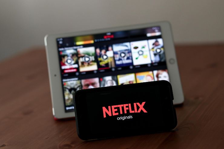 Netflix dice basta: avviso per chi ha account condivisi