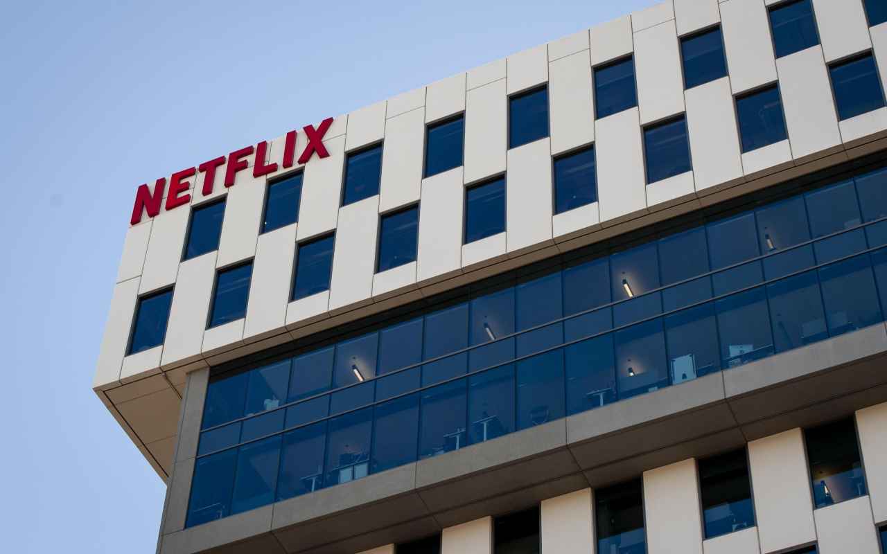 Netflix dice basta: avviso per chi ha account condivisi