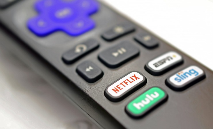 Netflix, condividere si può ma costa di più: le nuove tariffe
