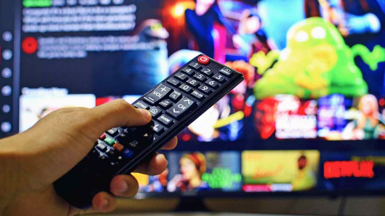 Netflix, abbonamenti alle stelle | Nuovi rincari: ecco il motivo