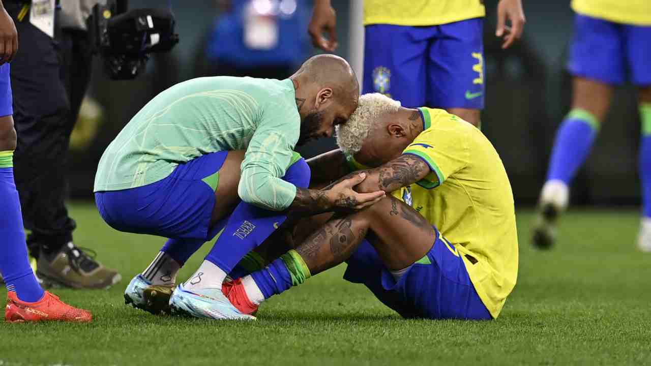 Whatsapp, Neymar pubblica tutti i messaggi: spogliatoio Brasile senza più segreti