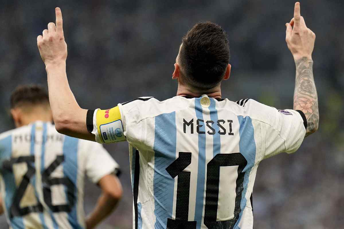 Mondiale 2022, parla il cantore di Maradona: “Vi svelo chi è Messi”