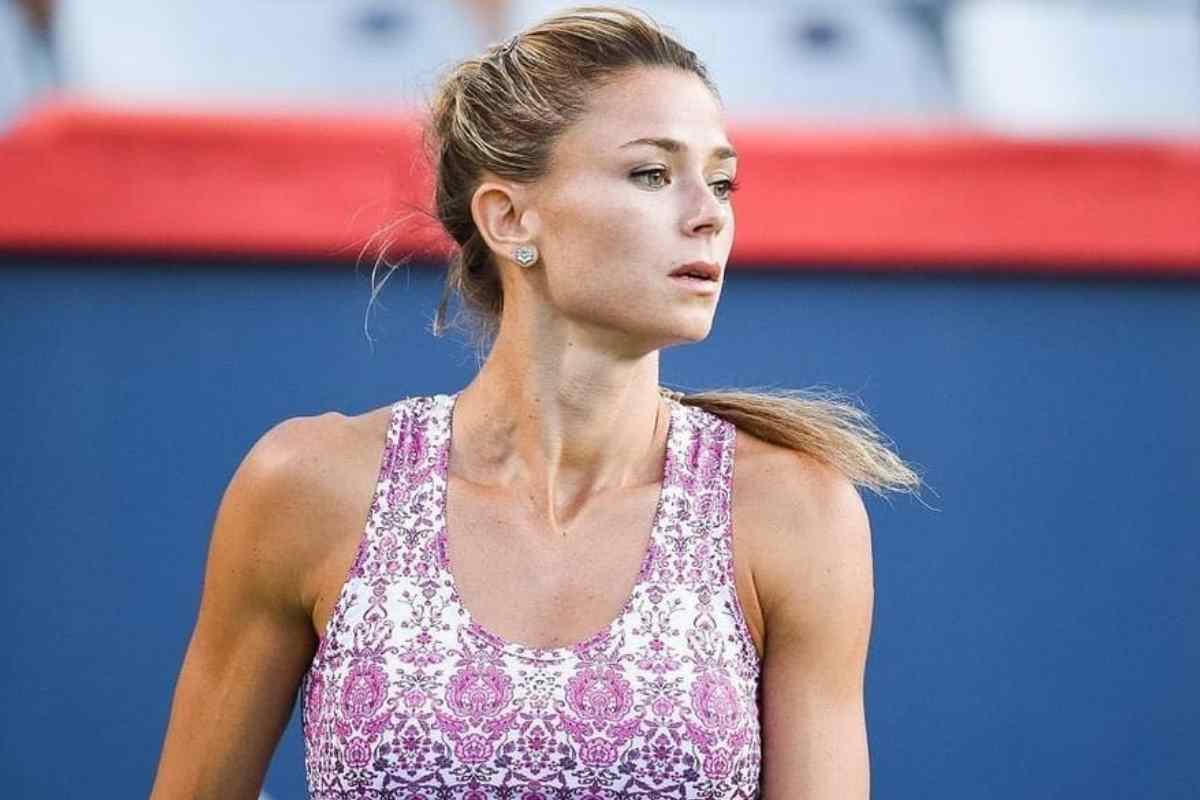 Camila Giorgi, l'attesa è snervante ma il panorama merita: completo mozzafiato
