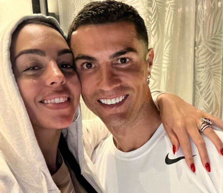 Cristiano Ronaldo e Georgina Rodriguez hanno detto sì: la foto è già virale