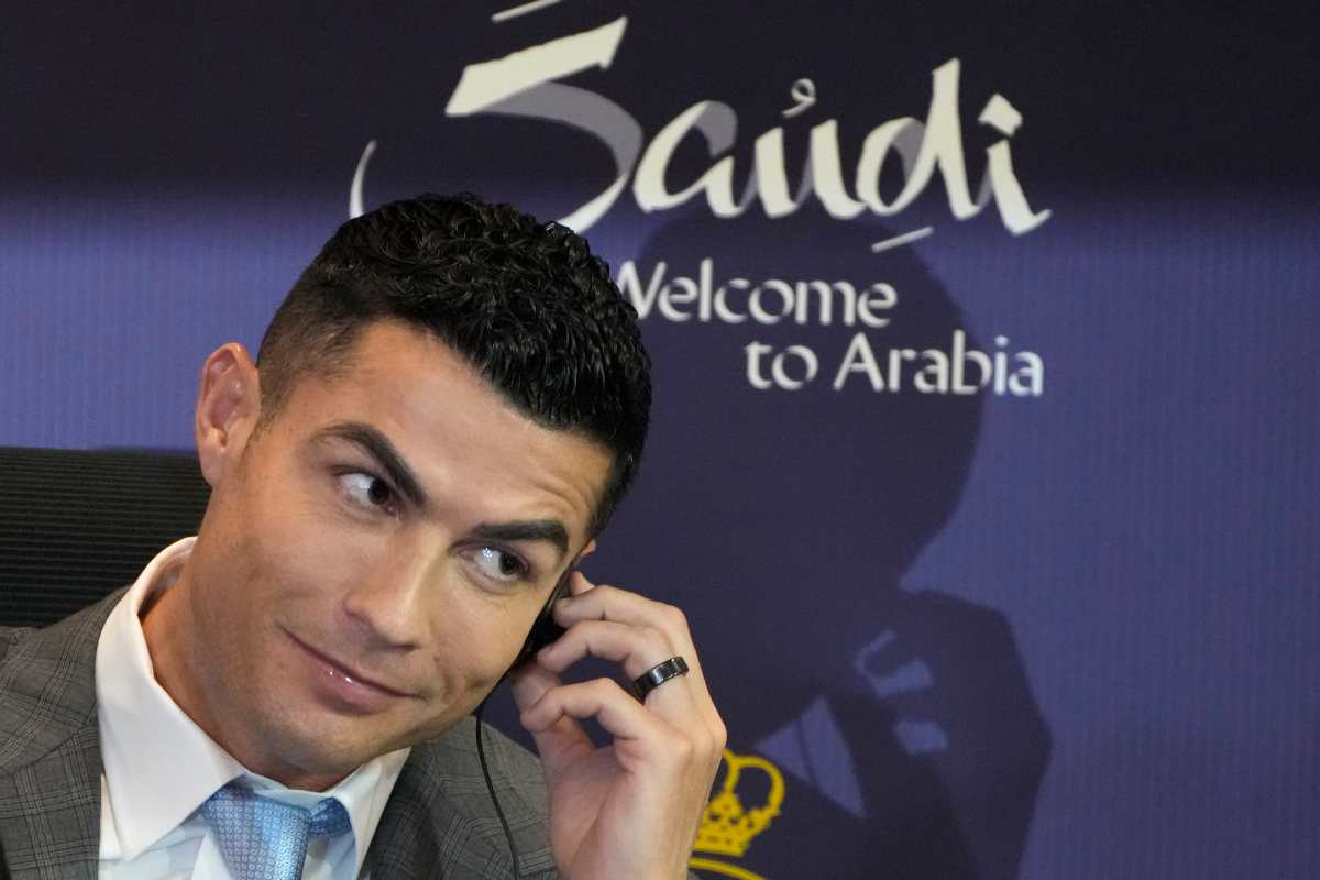 Cristiano Ronaldo e Georgina turisti per sempre: legge d'Arabia aggirata così