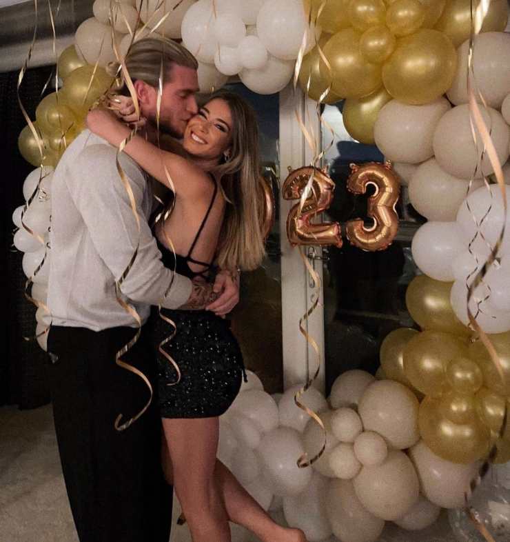 Diletta Leotta, beato lui: il bacio e quel vestito che non fa il suo dovere