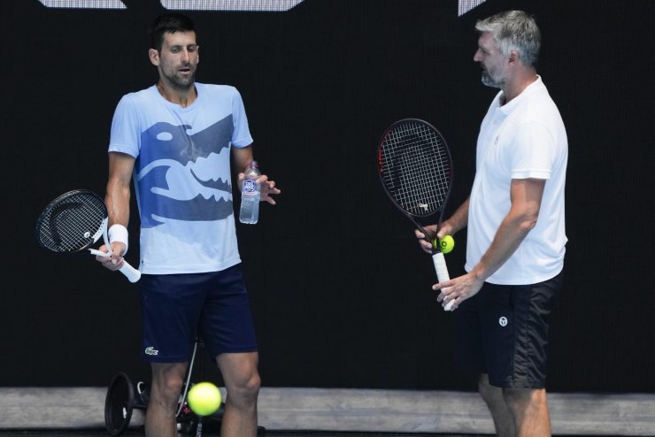 Australian Open, ne salta un altro: paura Djokovic