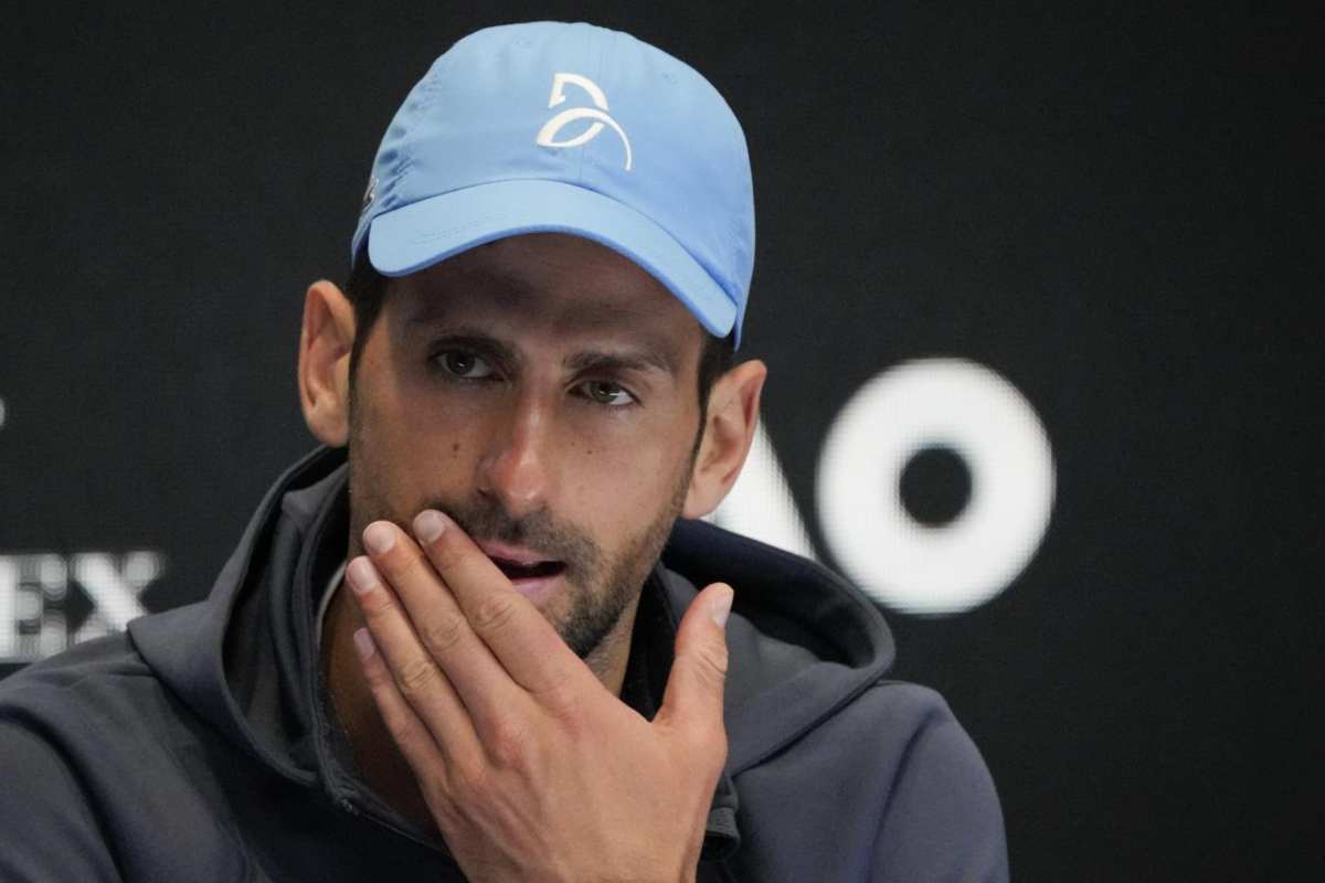 Australian Open, ne salta un altro: paura Djokovic