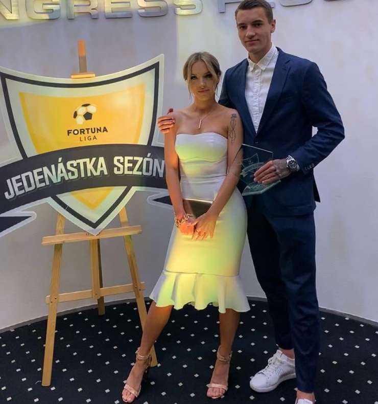 Calciomercato, dalla Serie A alla Premier: i tabloid esultano per la nuova Wag