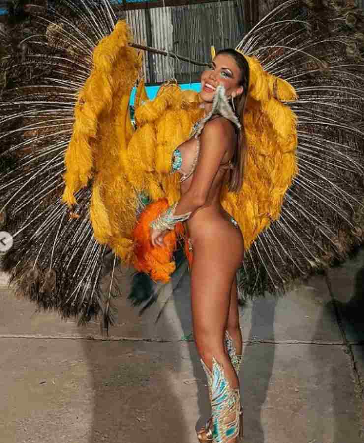 Wanda Nara scansati, il Carnevale hot della wag argentina Muri Lopez