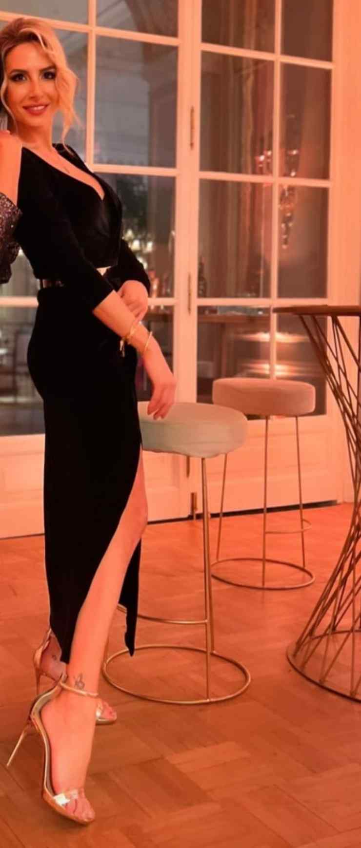 Ipnotica Giorgia Rossi: l'abito cattura like e quella scollatura vertiginosa