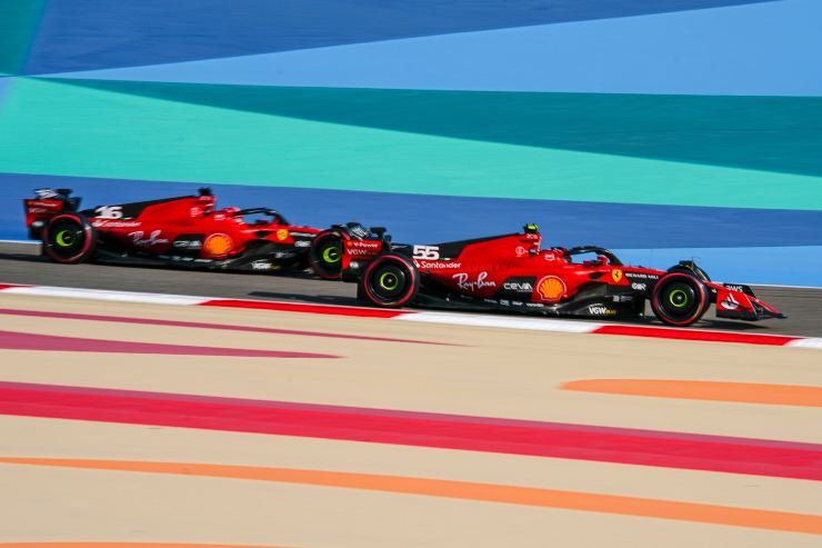 Ferrari, in Arabia Saudita è già un disastro: Sainz e Leclerc fuori dal podio