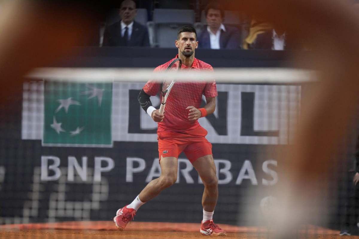 Djokovic-Rune, dall'occhiataccia ai fischi: a Roma succede di tutto