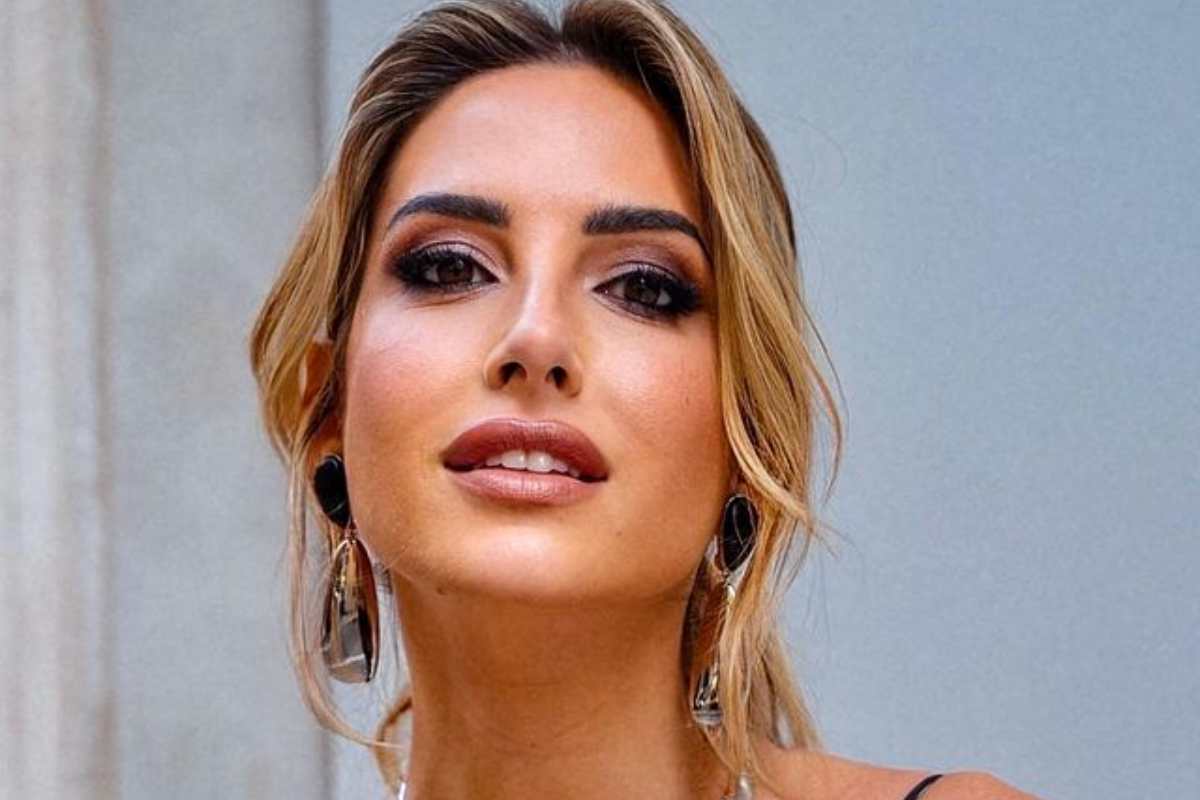 Giorgia Rossi, l'occhio cade proprio lì: sensuali trasparenze