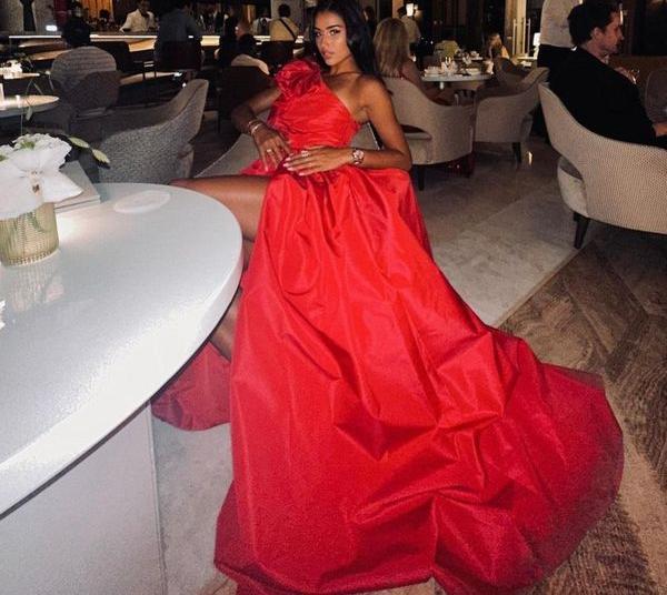Tennis, a Cannes c'era solo lei: regina di fuoco sul red carpet