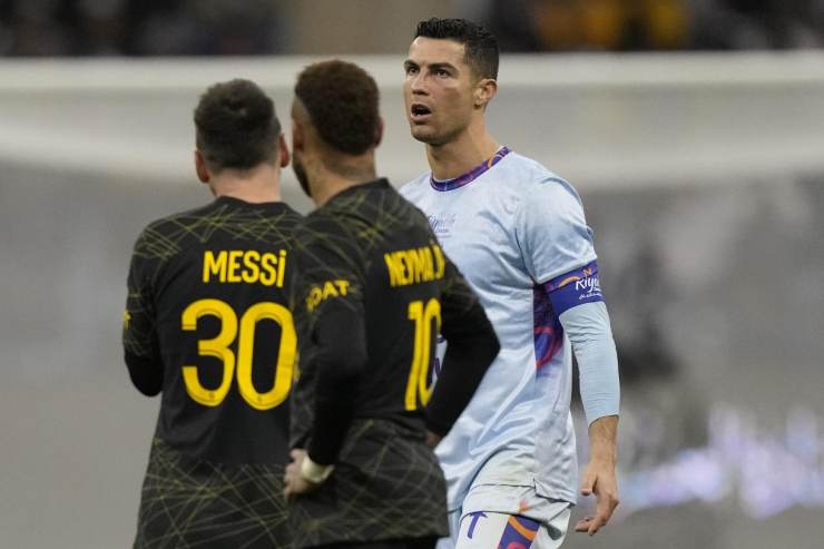Messi contro Ronaldo, offerta accettata: triplo colpo