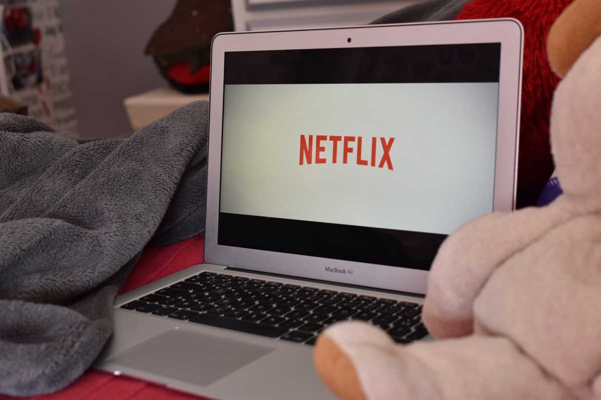 Netflix a prezzo scontato per un anno e mezzo: l'offerta da non perdere