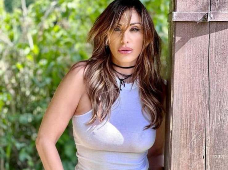 Sabrina Salerno, nessun trucco: la foto con sorpresa spazza via la fake news