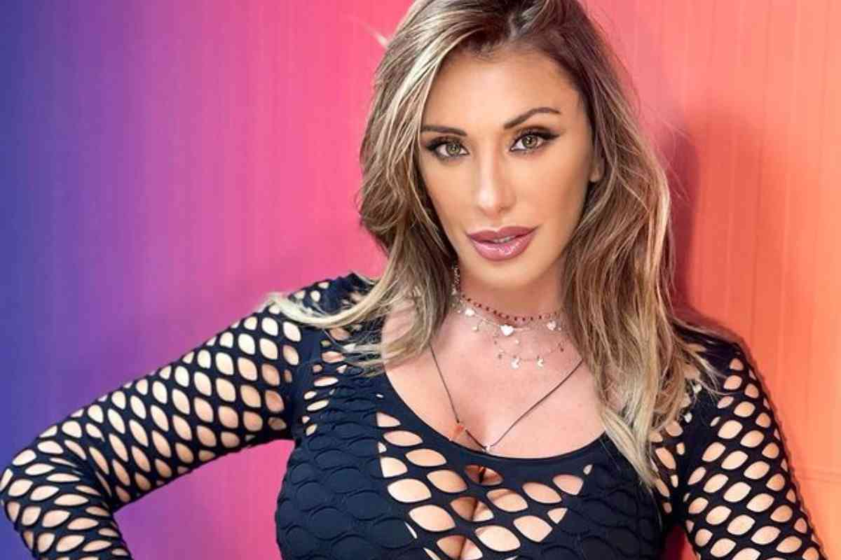 Sabrina Salerno, nessun trucco: la foto con sorpresa spazza via la fake news