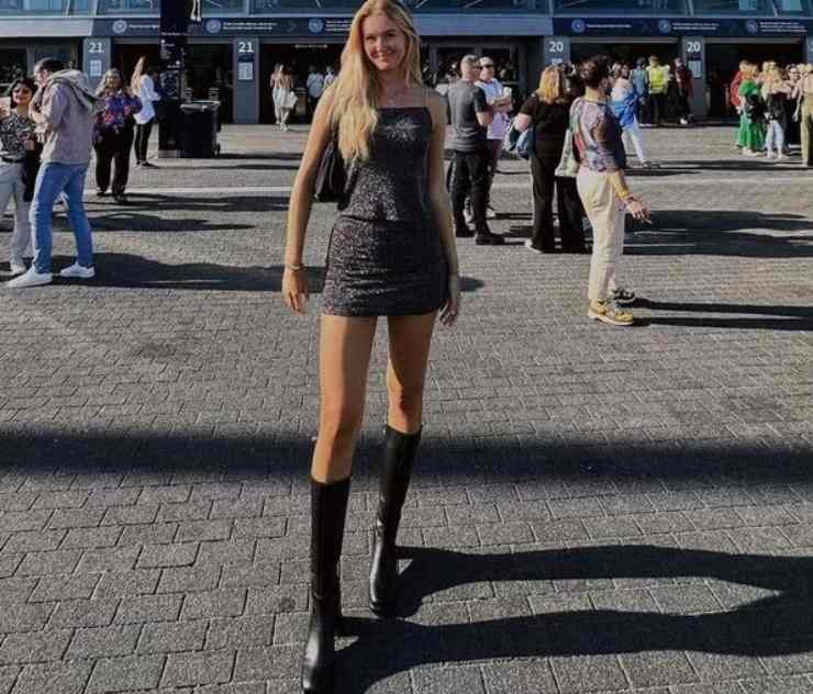 Tennis, gambe da fenicottero: il miniabito ci manda in orbita