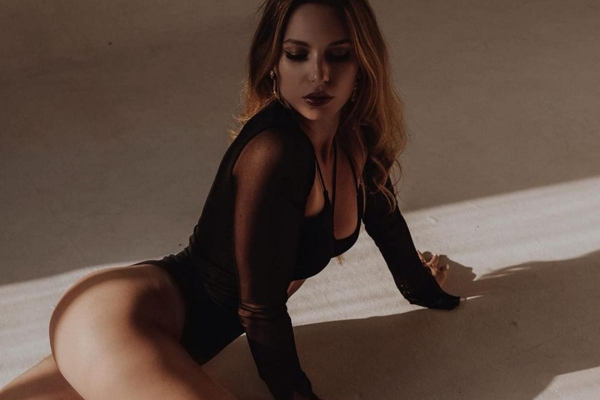 Tennis, lo scatto controluce fa girare la testa ai fan: si vede tutto