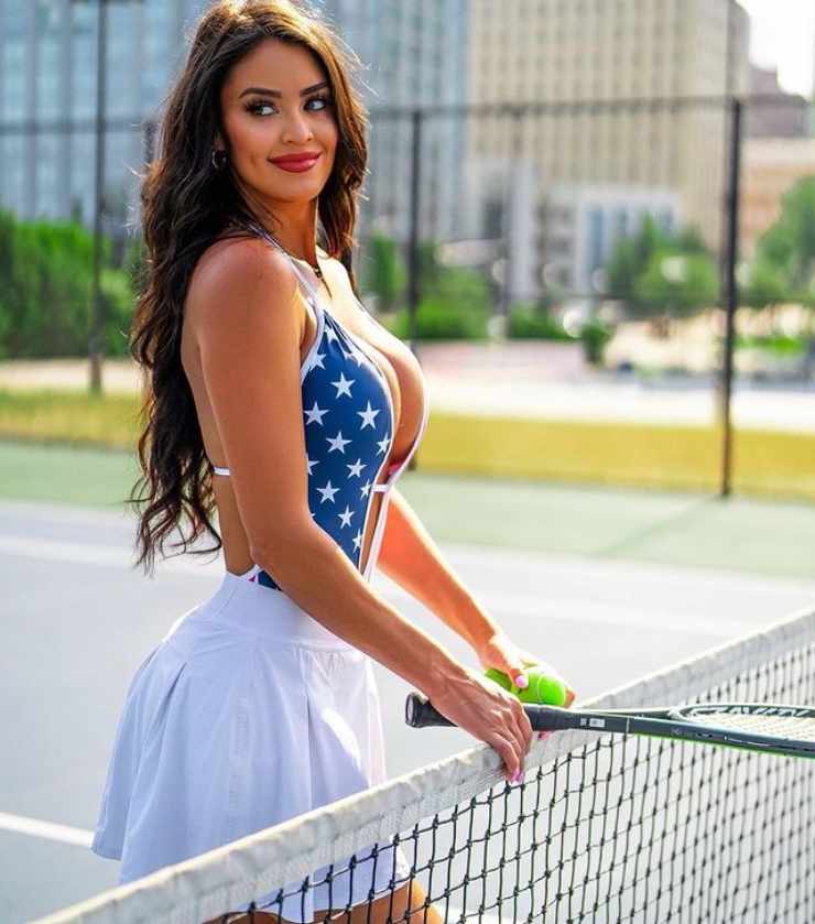 Tennis, il costume patriottico è illegale: sotto rete con furore
