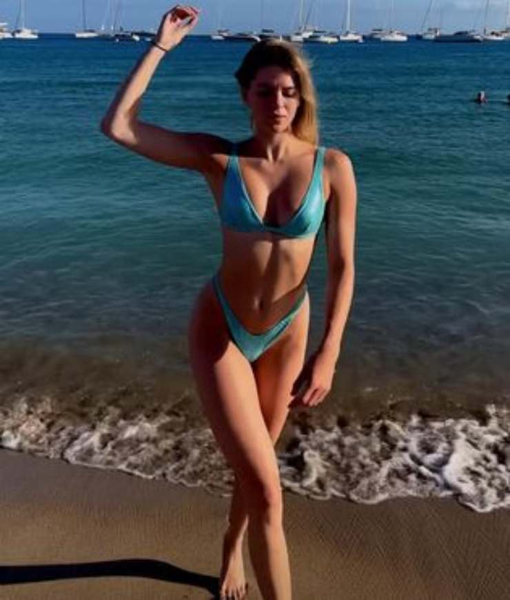 Sara Croce, dopo il tuffo la sfilata: il video in bikini ti lascerà senza fiato