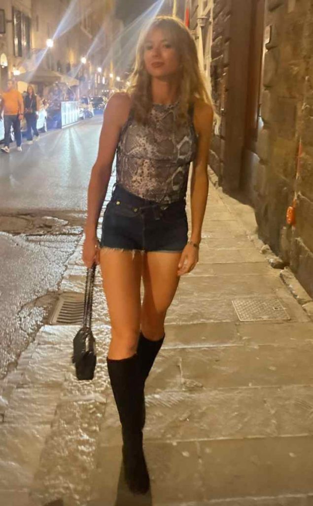 Camila Giorgi, look che vince non si cambia | Shorts epici e pioggia di ...