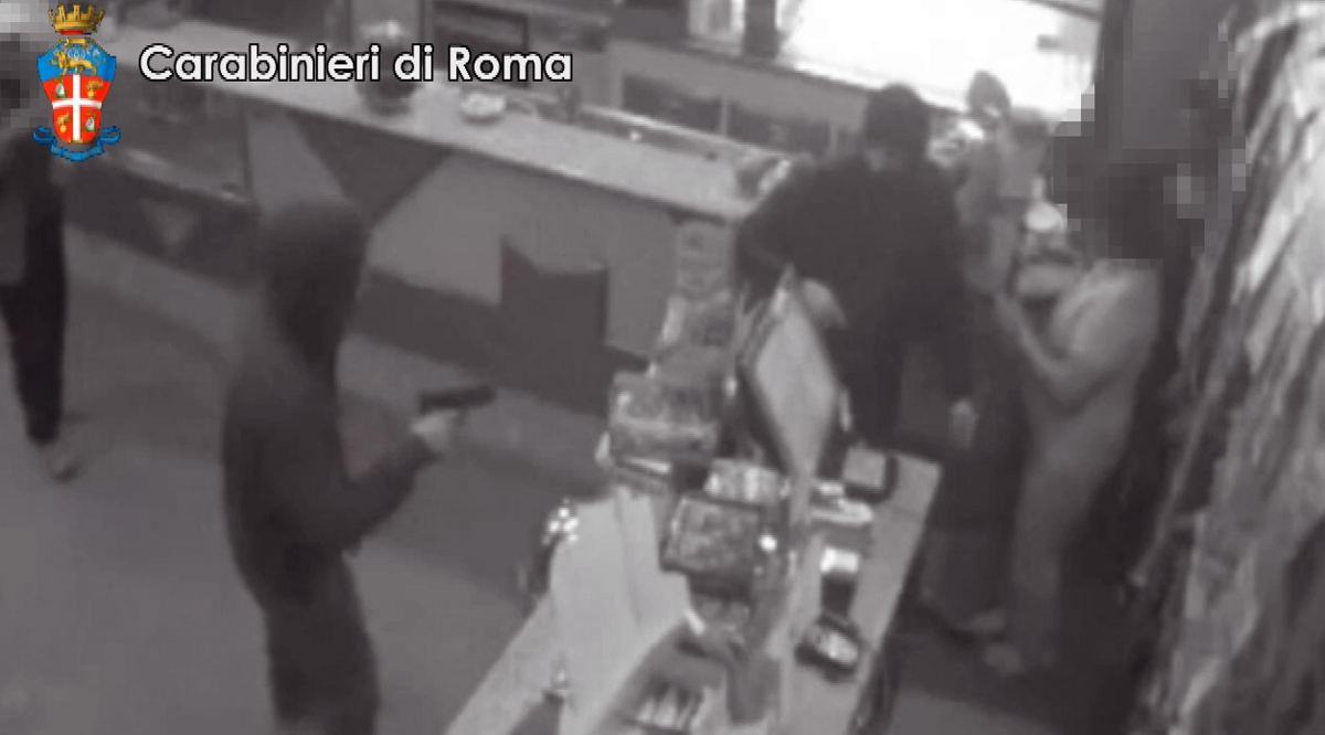 Gratta e Vinci, passano all'incasso e trovano le manette