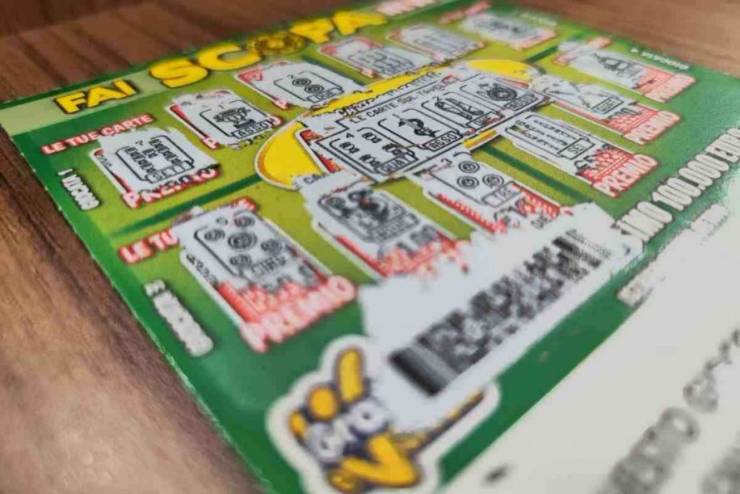 Gratta e vinci, coriandoli a Natale: la fortuna se l'è presa comoda