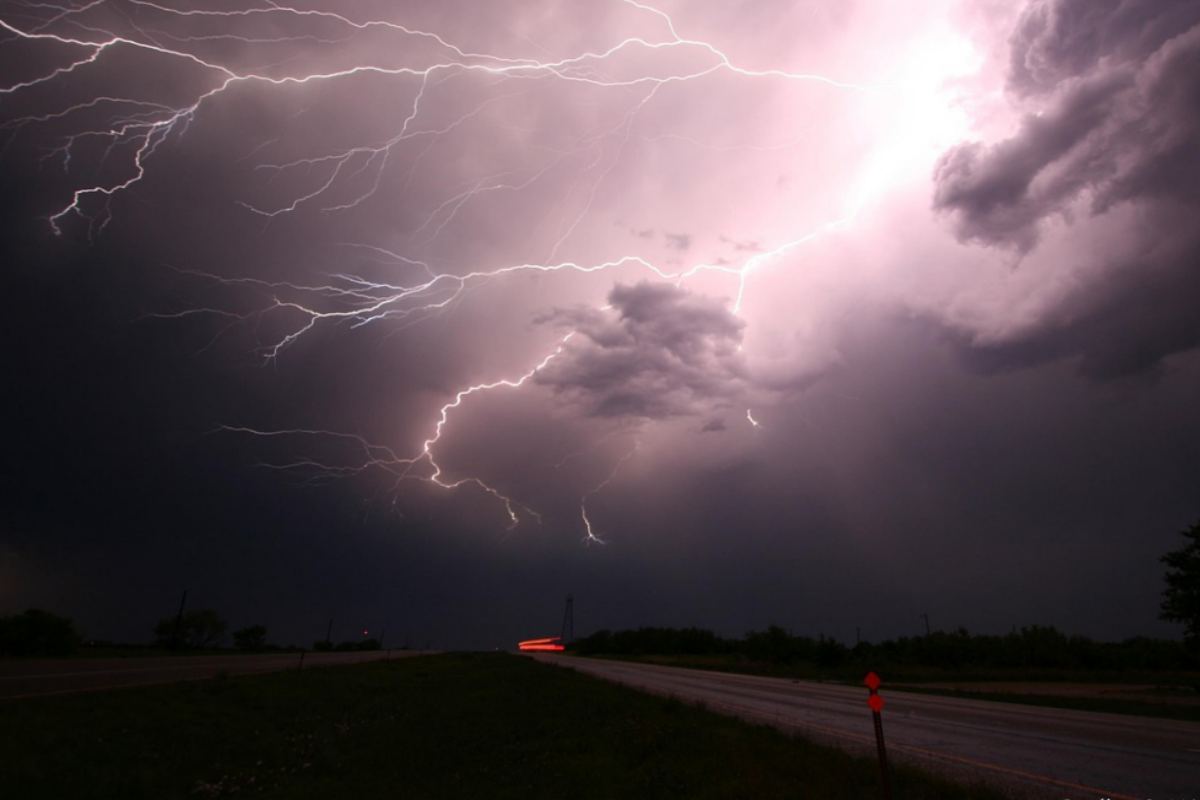 Gratta e vinci, cielo in tempesta: mai visti tanti fulmini
