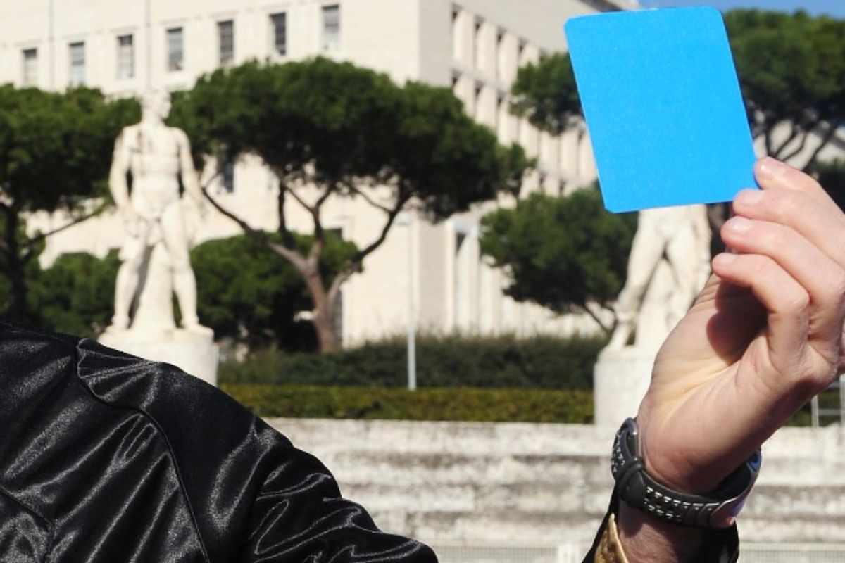 Cartellino blu: "Una sciocchezza" - www.ilveggente.it 