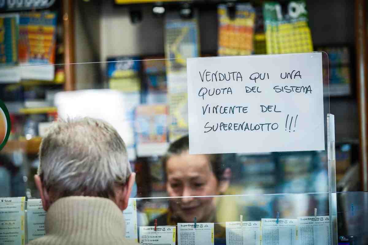 Superenalotto, 100mila euro non incassati: caccia agli ignari vincitori