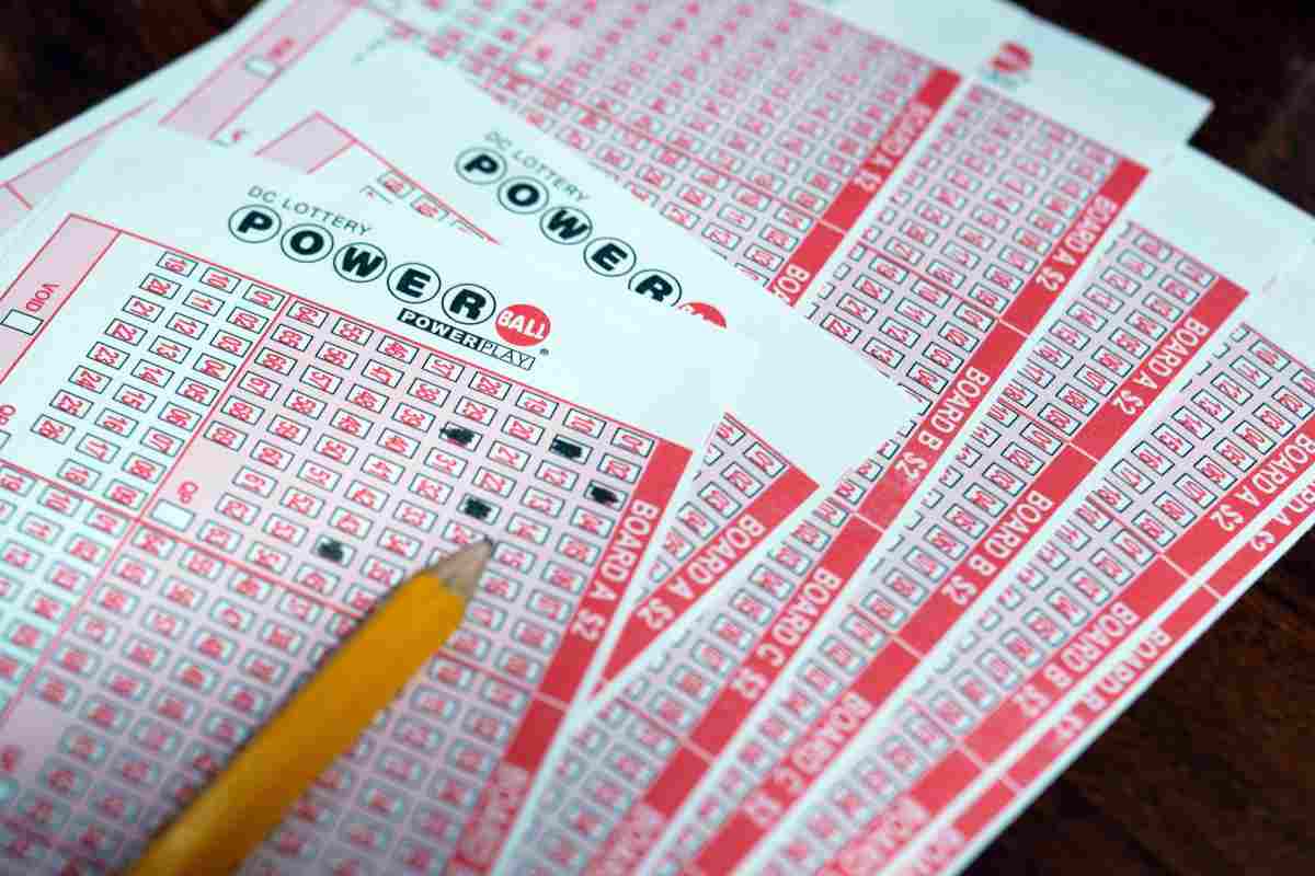 Lotto, tre numeri piccoli per una grande vincita