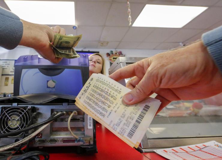 Lotto, bastano tre numeri per vincere 22mila euro